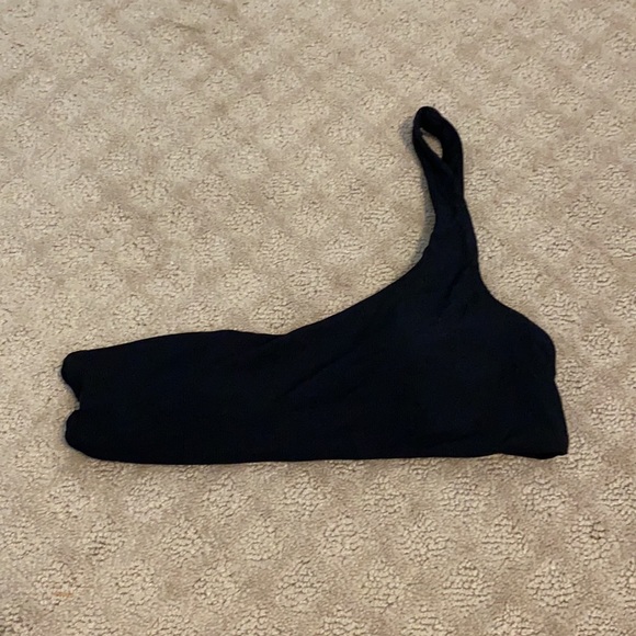 A bundle of bathing suits - Picture 5 of 6